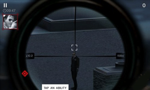 杀手狙击手游戏内关卡场景，展示保安巡逻路线与可互动环境元素