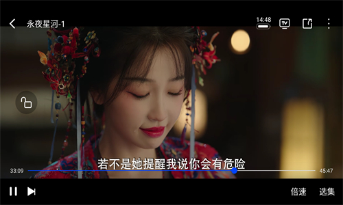 水月影评应用主界面展示，融合影评与影视资源