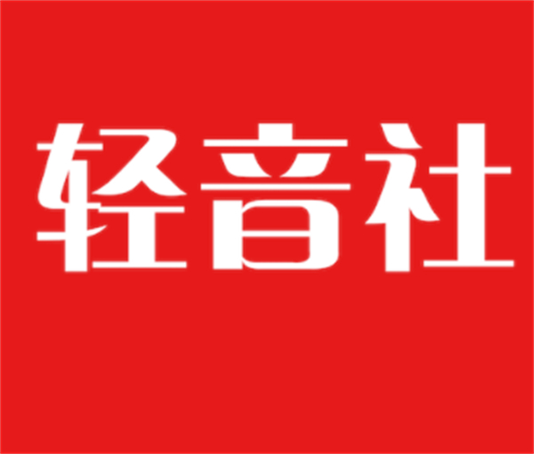 轻音社APP主界面展示，充满二次元风格的设计元素
